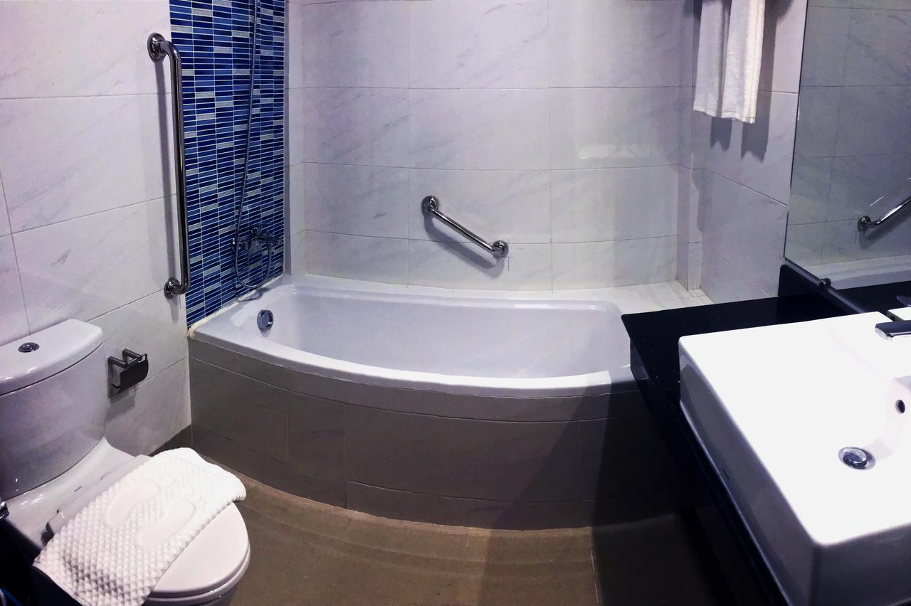 Hotel Azure Rangun Kültér fotó